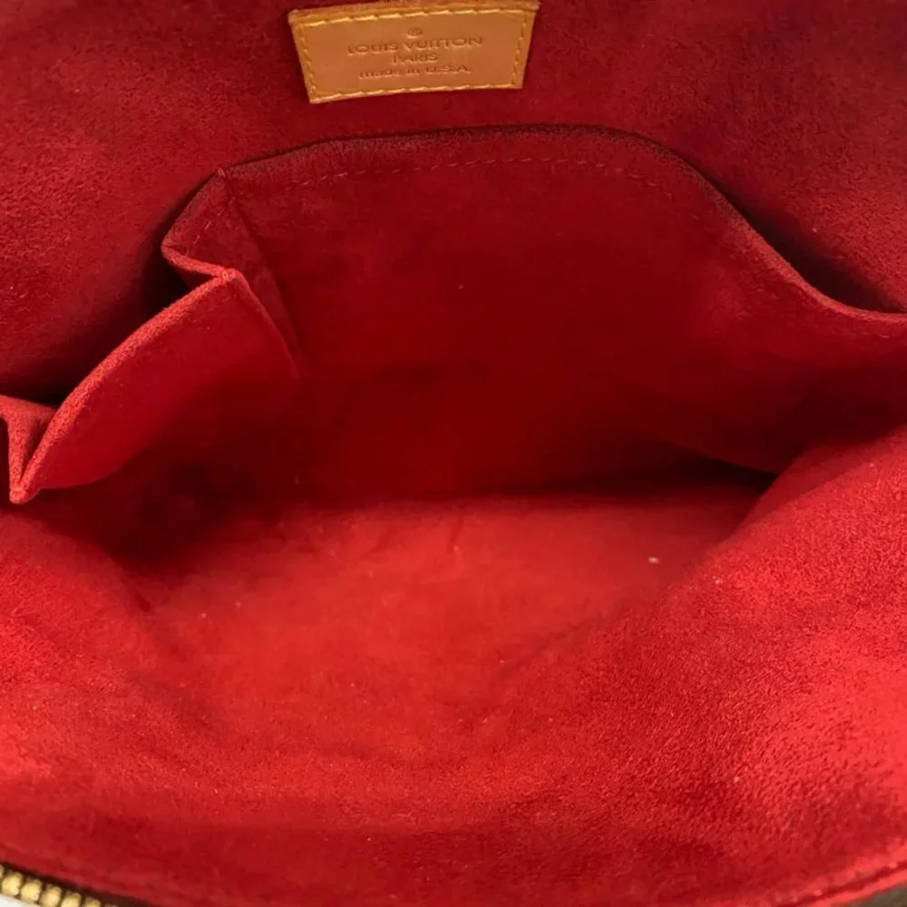 Louis Vuitton Monogram Sac Coussin GM